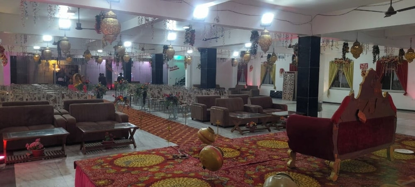 Imagen de los interiores del Hotel MeenakshI Palace Kanpur. Foto 11