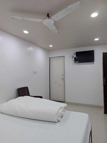 Imagen de la habitación del Hotel Meenakshi Guest House. Foto 9