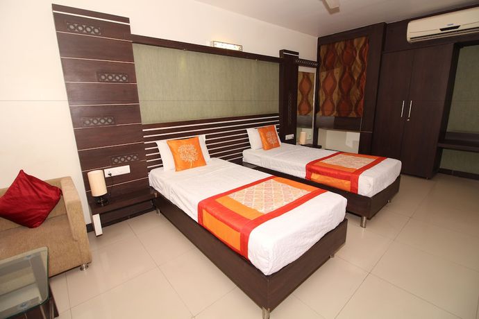 Imagen de la habitación del Hotel Meera, Raipur. Foto 2
