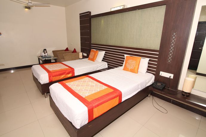 Imagen de la habitación del Hotel Meera, Raipur. Foto 7