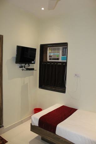 Imagen de la habitación del Hotel Meera, Raipur. Foto 12