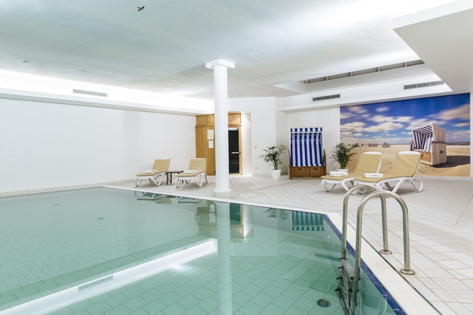 Imagen de la piscina del Hotel Meerzeit Binz. Foto 17