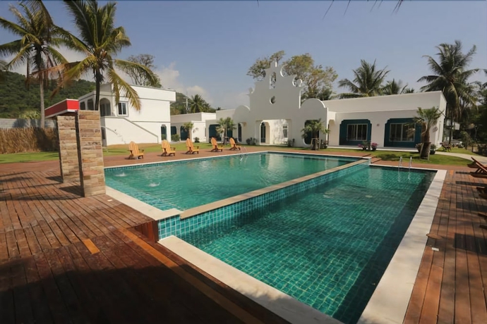 Imagen de la piscina del Hotel Meet The Sea Resort. Foto 15
