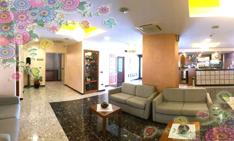 Imagen de los interiores del Hotel Meeting. Foto 10