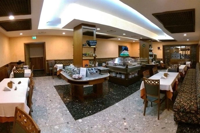 Imagen del bar/restaurante del Hotel Meeting. Foto 2