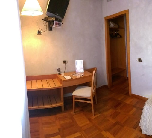 Imagen de la habitación del Hotel Meeting, Giardini Tor di Mezzavia. Foto 3