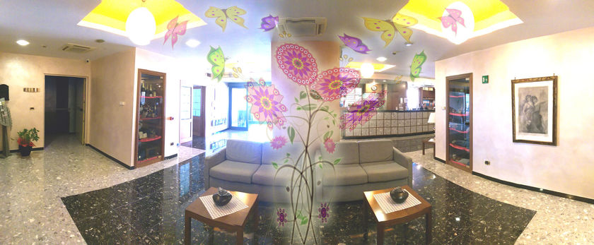 Imagen de los interiores del Hotel Meeting, Giardini Tor di Mezzavia. Foto 9