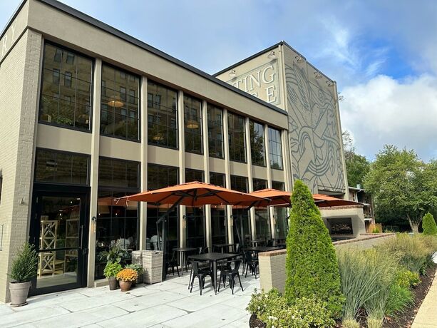 Imagen general del Hotel Meeting House. Foto 10
