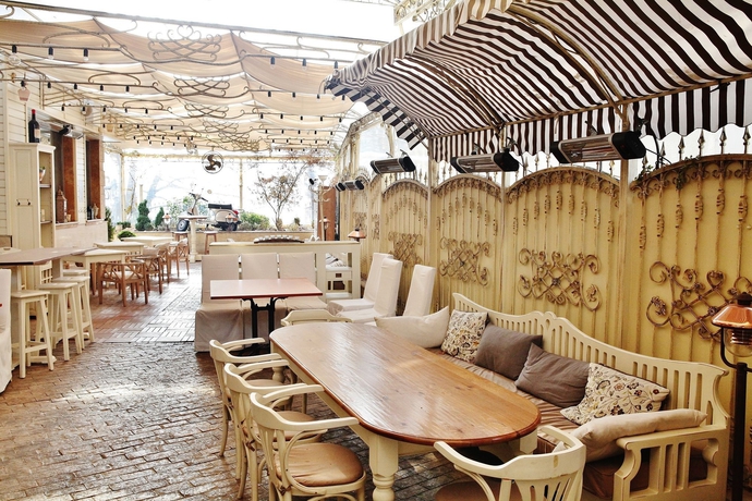 Imagen del bar/restaurante del Hotel Meg Lozenetz. Foto 4