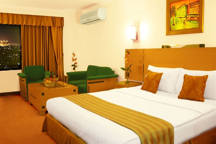 Imagen de la habitación del Hotel Mega Anggrek and Convention. Foto 6