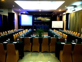 Imagen de la habitación del Hotel Mega Lestari. Foto 3