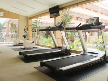 Imagen de la piscina del Hotel Mega Lestari. Foto 11