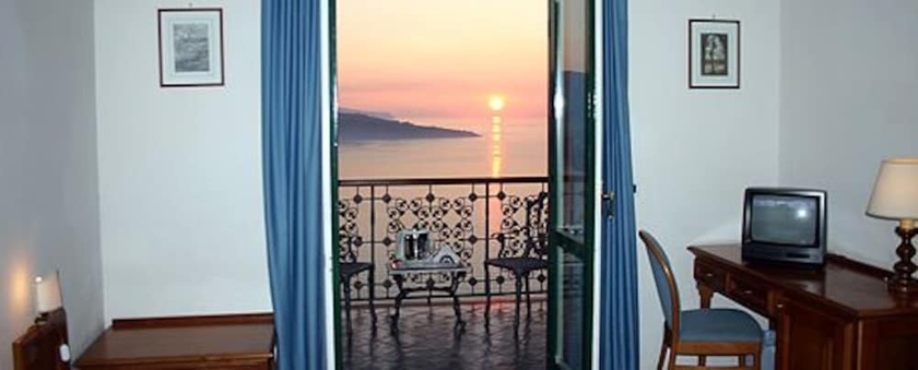 Imagen de la habitación del Hotel Mega Mare. Foto 15