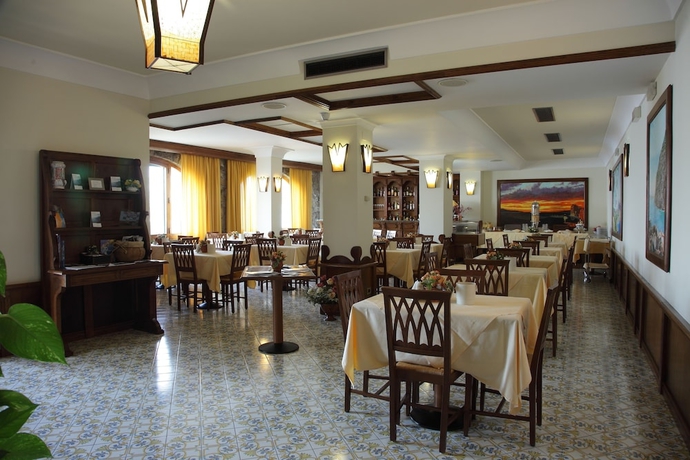 Imagen del bar/restaurante del Hotel Mega Mare. Foto 4