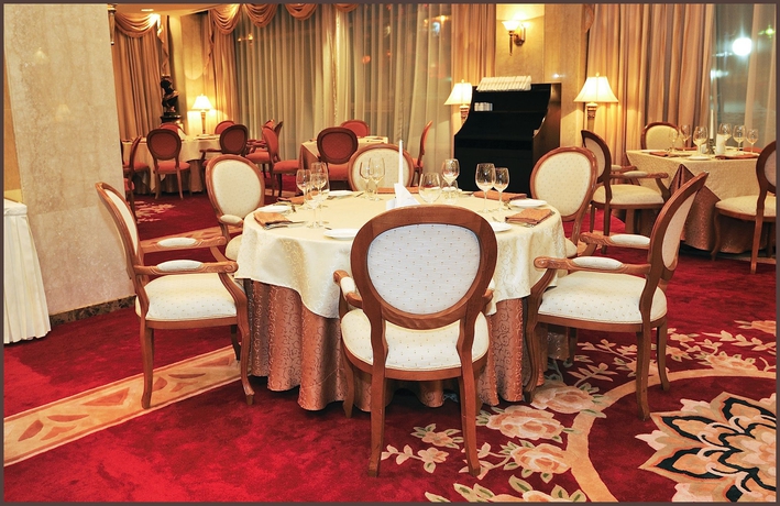 Imagen del bar/restaurante del Hotel Mega Palace. Foto 3