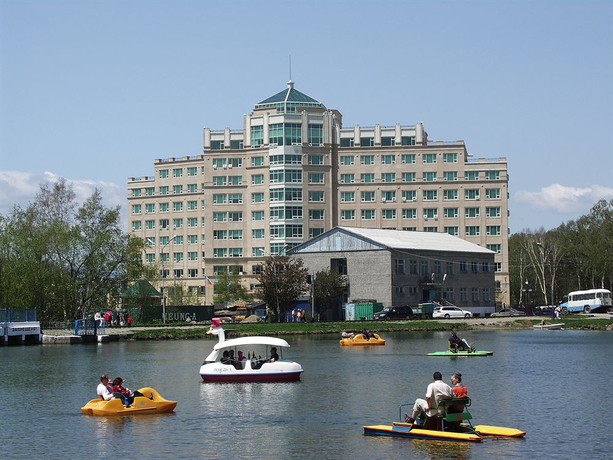 Imagen de los exteriores del Hotel Mega Palace. Foto 7