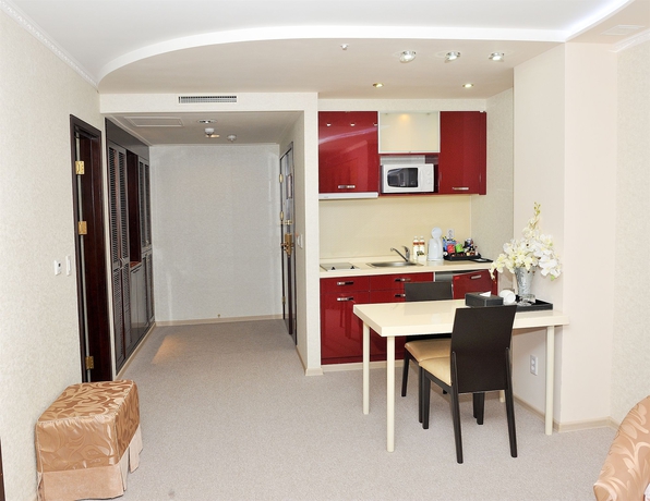 Imagen de la habitación del Hotel Mega Palace. Foto 6