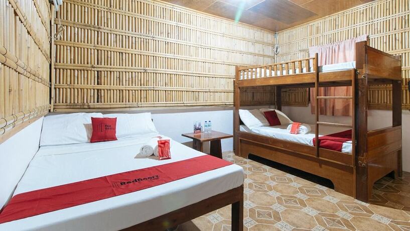 Imagen general del Hotel Megan\'s Paradisio Beach Resort. Foto 8