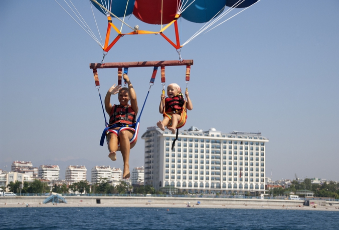 Imagen de los exteriores del Hotel Megasaray Westbeach Antalya. Foto 13