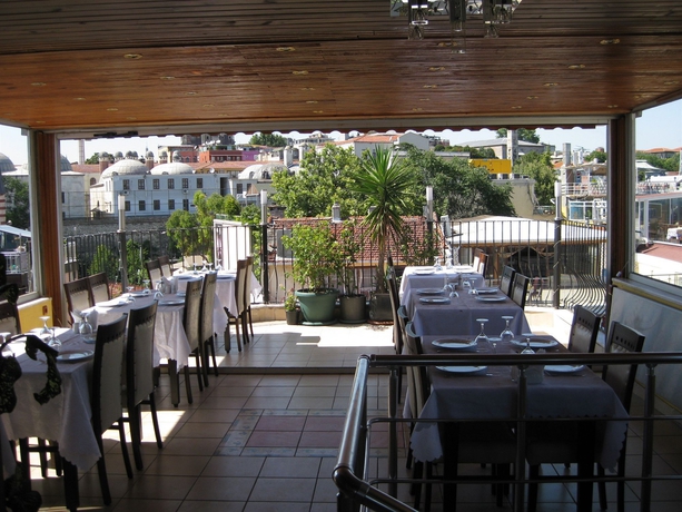 Imagen del bar/restaurante del Hotel Mehmet Bey. Foto 9