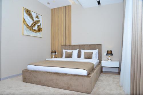 Imagen de la habitación del Hotel MehmonsaroyGrand. Foto 17