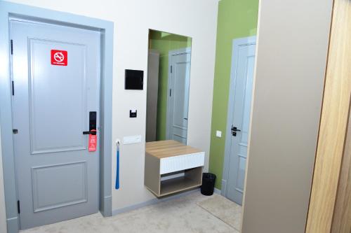 Imagen de la habitación del Hotel MehmonsaroyGrand. Foto 20