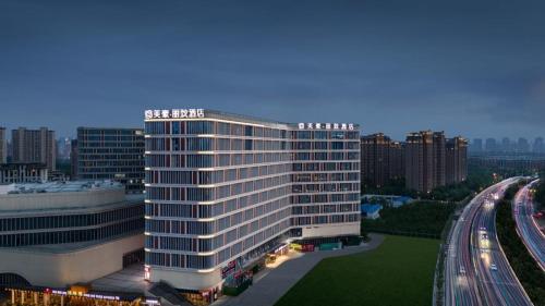 Imagen general del Hotel Mehood Lestie, Zhengzhou East Railway Station Beilong Lake Flagship. Foto 1