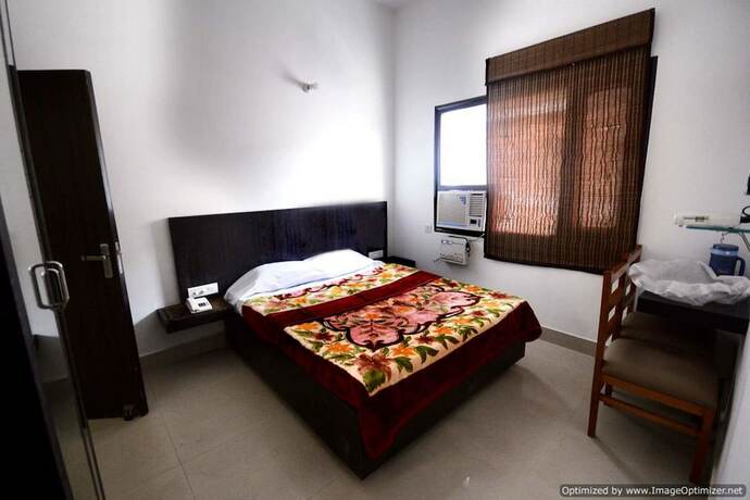 Imagen de la habitación del Hotel Mehra Inn. Foto 15