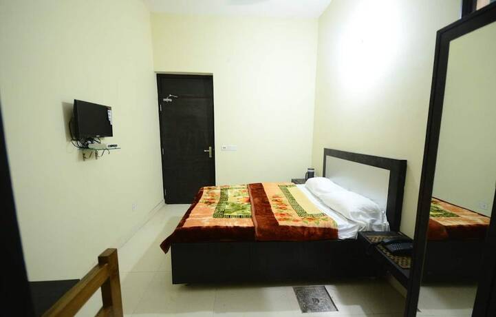 Imagen de la habitación del Hotel Mehra Inn. Foto 16