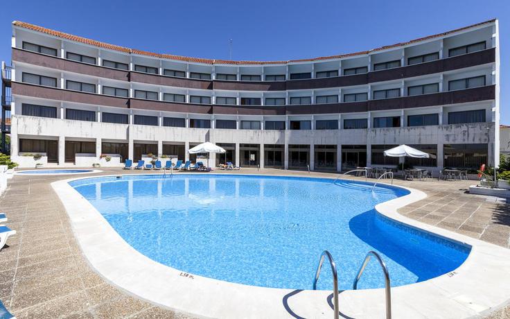 Imagen de la piscina del Hotel Meia Lua. Foto 9
