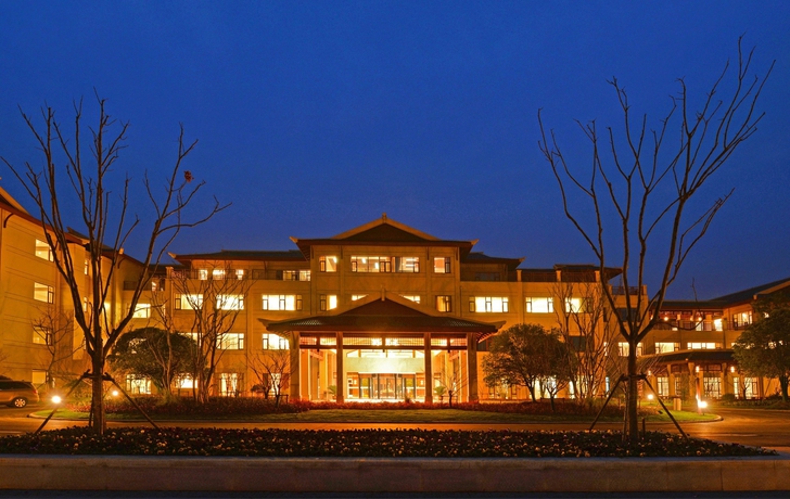 Imagen de los exteriores del Hotel Meicheng Swan Lake Resort Hot Spring. Foto 10