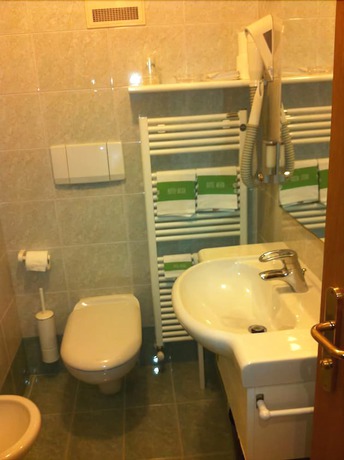 Imagen de la habitación del Hotel Meida. Foto 3