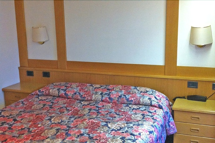 Imagen de la habitación del Hotel Meida. Foto 5