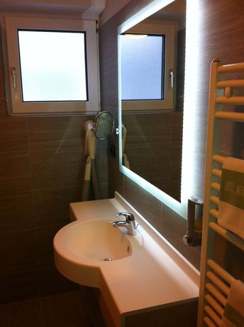 Imagen de la habitación del Hotel Meida. Foto 8