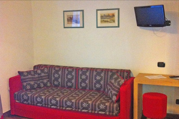 Imagen de la habitación del Hotel Meida. Foto 9