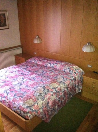 Imagen de la habitación del Hotel Meida. Foto 12