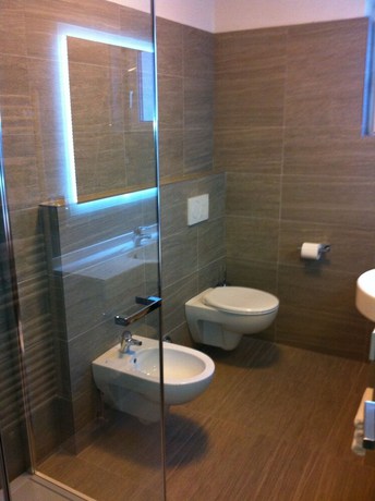 Imagen de la habitación del Hotel Meida. Foto 13