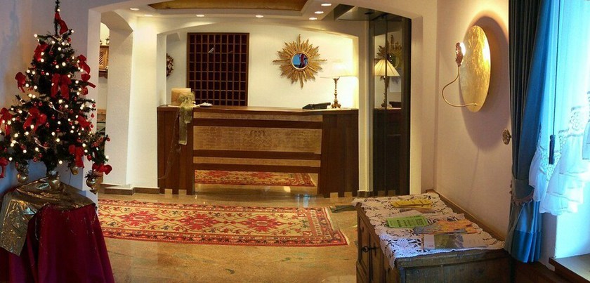 Imagen de los interiores del Hotel Meida. Foto 18