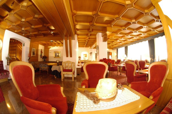 Imagen de los interiores del Hotel Meida. Foto 19