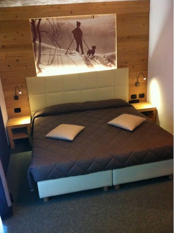 Imagen de la habitación del Hotel Meida. Foto 15