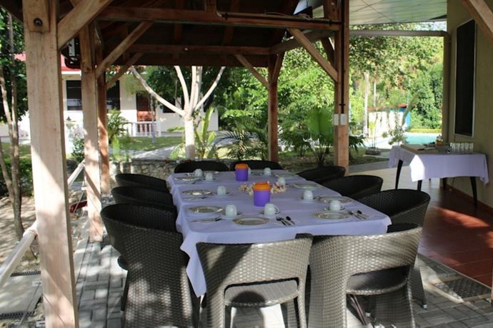 Imagen general del Hotel Meili Beach Resort. Foto 5