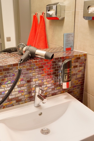 Imagen de la habitación del Hotel Meininger Brussels City Center. Foto 10