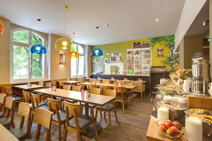 Imagen del bar/restaurante del Hotel Meininger Hotel Berlin Mitte Humboldthaus. Foto 4