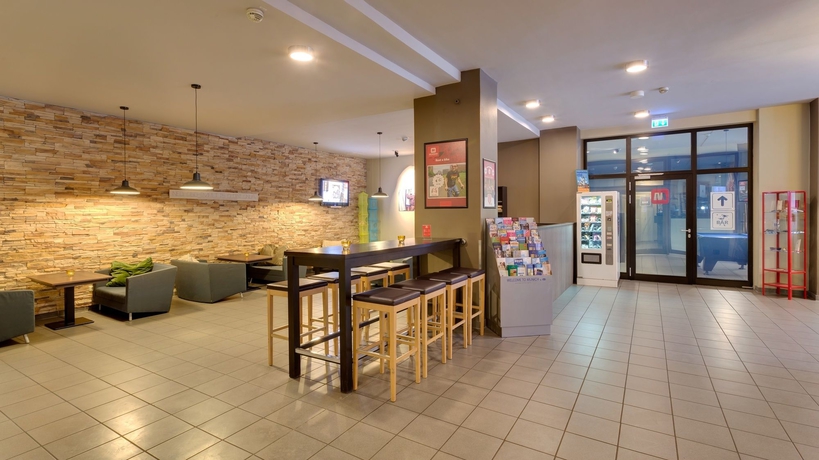 Imagen de los interiores del Hotel Meininger München City Center. Foto 13