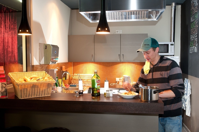 Imagen de la habitación del Hotel Meininger Salzburg City Center. Foto 9