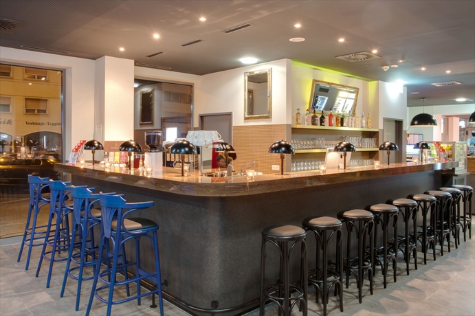 Imagen del bar/restaurante del Hotel Meininger Salzburg City Center. Foto 6