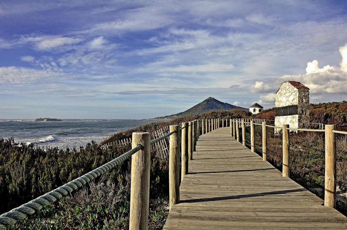 Imagen de los exteriores del Hotel Meira. Foto 10