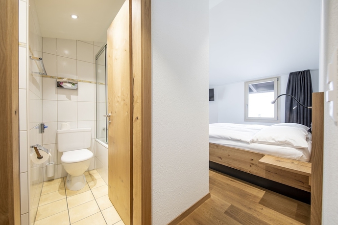Imagen de la habitación del Hotel Meiringen. Foto 17