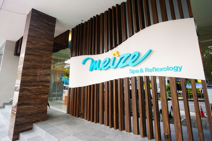 Imagen de la piscina del Hotel Meize Bandung. Foto 19
