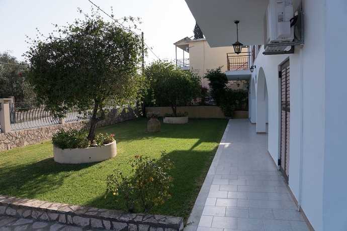 Imagen de los exteriores del Hotel Mejanis. Foto 12